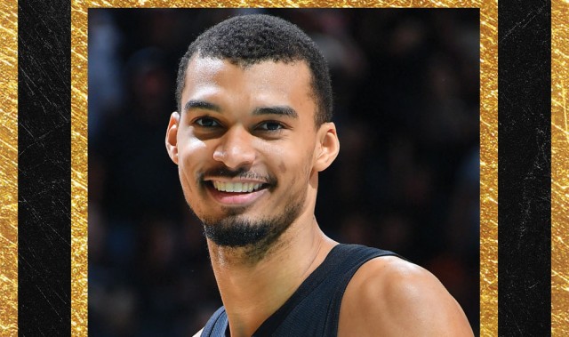 开云官方网站-史上最年轻DPOY ！文班亚马全票当选NBA最佳防守球员