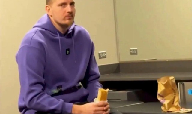 开云官方网站-好变态！约基奇内裤被偷了！！！